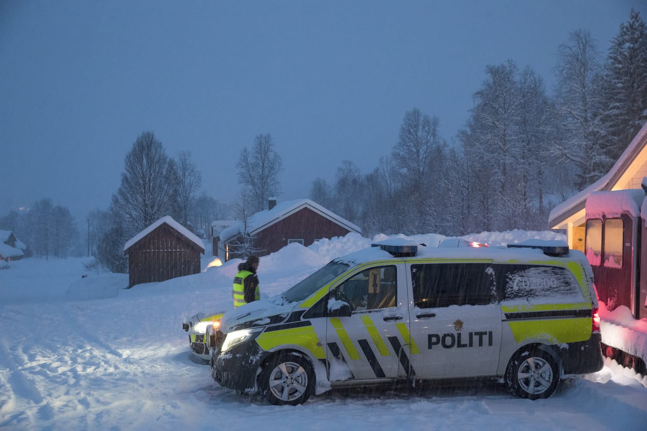 Sateiden odotetaan jatkuvan Pohjois-Norjassa viikonlopun ajan. Kadonneiden etsintää on haitannut sateiden lisäksi navakka tuuli, jonka senkään ei odoteta laantuvan ainakaan viikonloppuna.