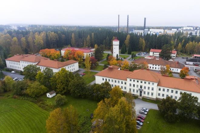 Törnävän sairaala-aluetta havittelee tällä haavaa kolme ostajaehdokasta. E-P:n sairaanhoitopiirin yhtymähallitus ottaa maanantaina kantaa kauppaan ja tekee asiasta esityksen yhtymävaltuustolle. KUVA: KARI LÖFHJELM