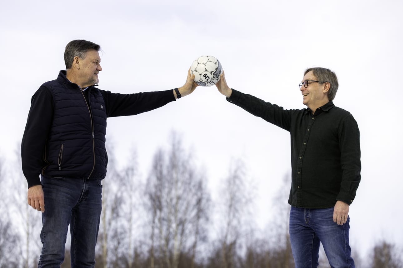 Tor “Toffe” Sparvilla ja Lars Mosanderilla on yli 100 vuoden kokemus suomalaisesta jalkapallosta.