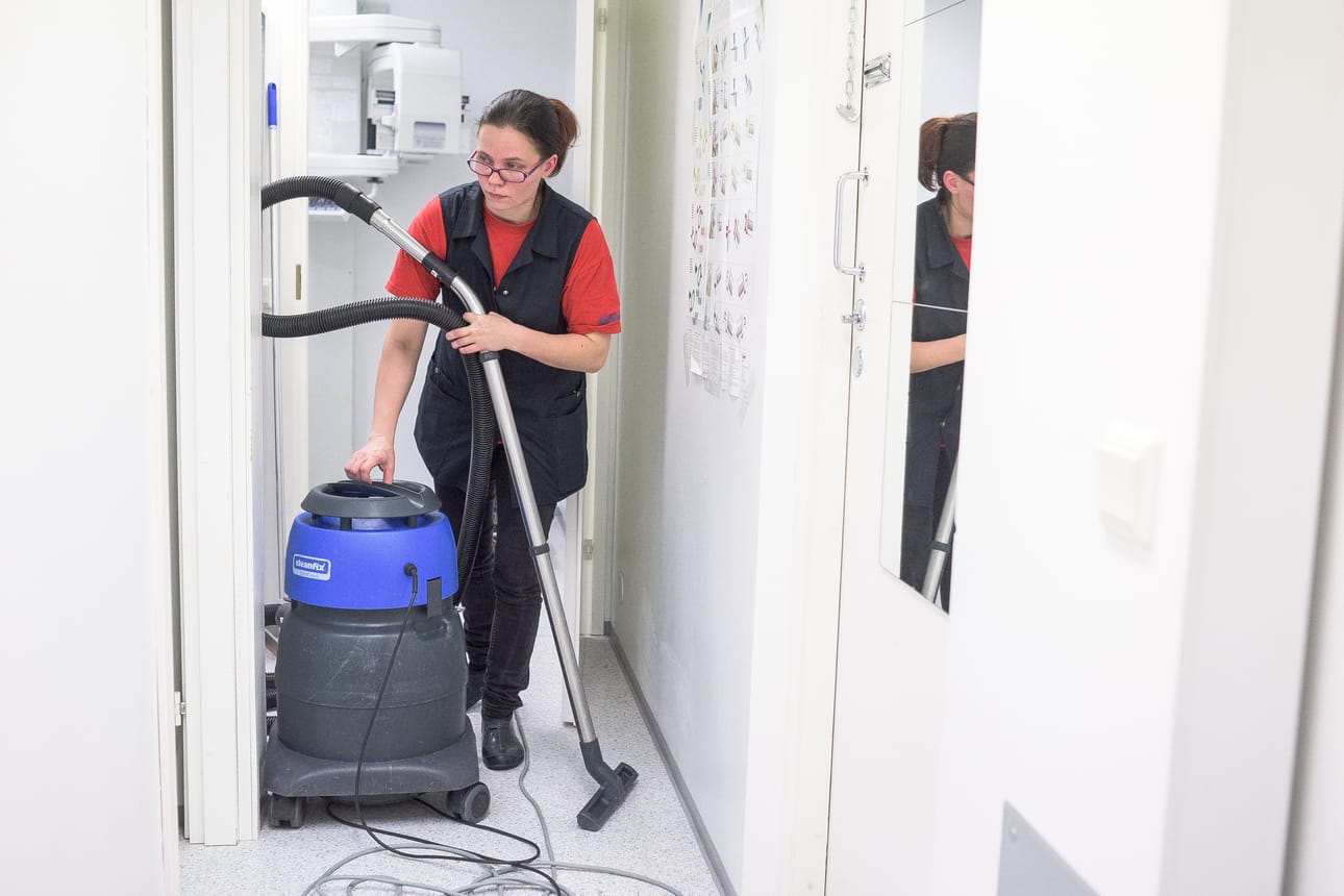 Kati Kuusela sai vakituisen paikan Sanittaresta työskenneltyään yrityksessä ensin vuokrafirman kautta.