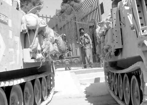 Ramallahissa . Israelin armeija tunketui Länsirannalle saadakseen kiinni palestiinalaisia aktivisteja.