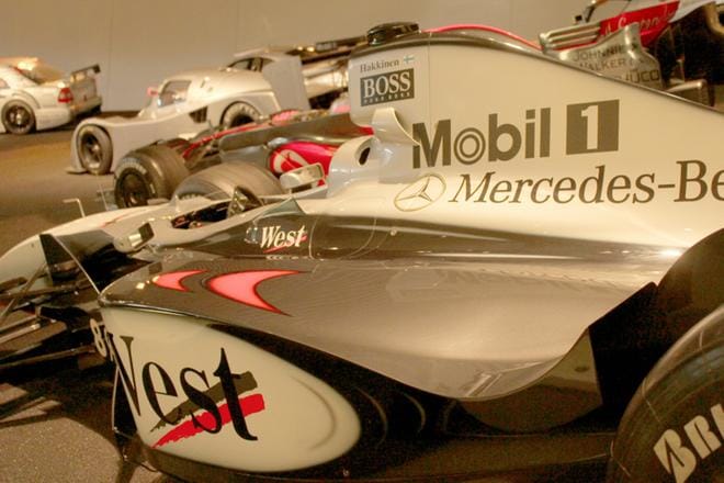 Formula 1 -talli McLaren käytti Mercedes-Benzin moottoreita, kun Mika Häkkinen voitti maailmanmestaruuden vuosina 1998 ja 1999.