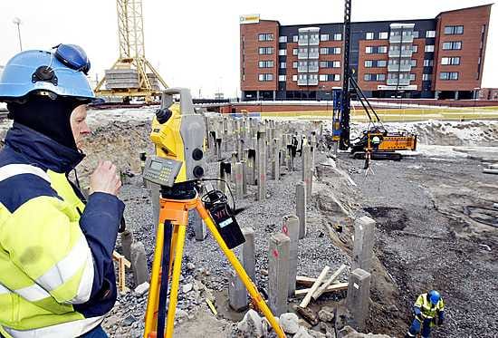 Kerrostaloasunnot rakennetaan Oulussa lähivuosina muun muassa keskustaan, Limingantulliin sekä Taka- ja Etu-Lyöttyyn. Kuvassa kerrostalotyömaa Etu-Lyötyssä.