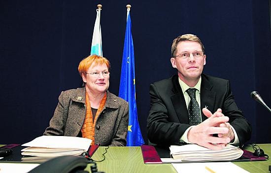 Presidentti Taja Halosen ja pääministeri Matti Vanhasen yhteinen tiedotustilaisuus EU-huippukokouksen ensimmäisen istunnon tuloksesta.