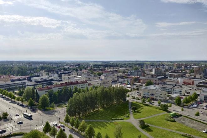 Lakeuden Ristin neljältä parvekkeelta näkee eri puolille Seinäjokea. Yhdeltä jopa Lapuan Simpsiölle asti. Kuvat Emilia Tuomikoski