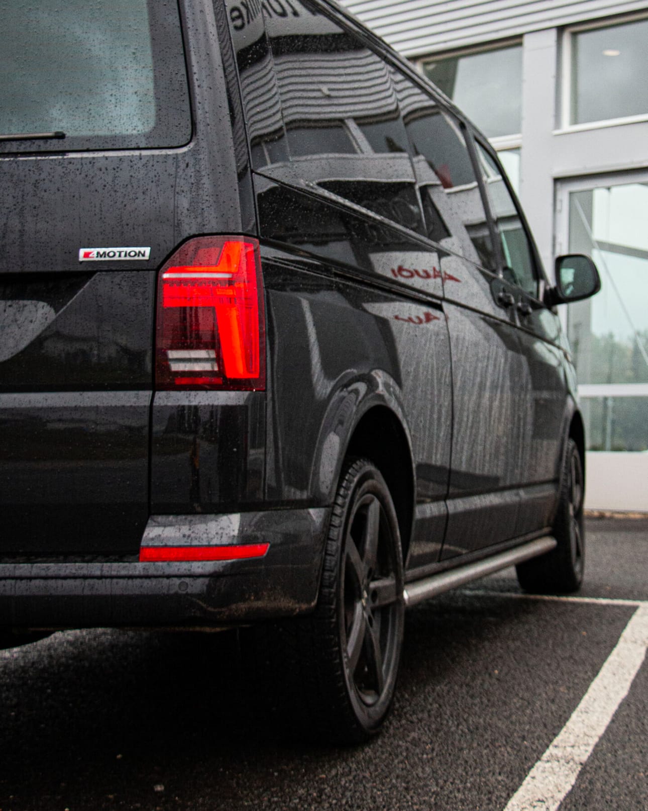 Max löysi Volkswagen Transporterin viime vuoden heinäkuussa Pörhön vaihtoautokeskuksesta: “Pörhön kanssa kaikki on sujunut aina mutkattomasti.”