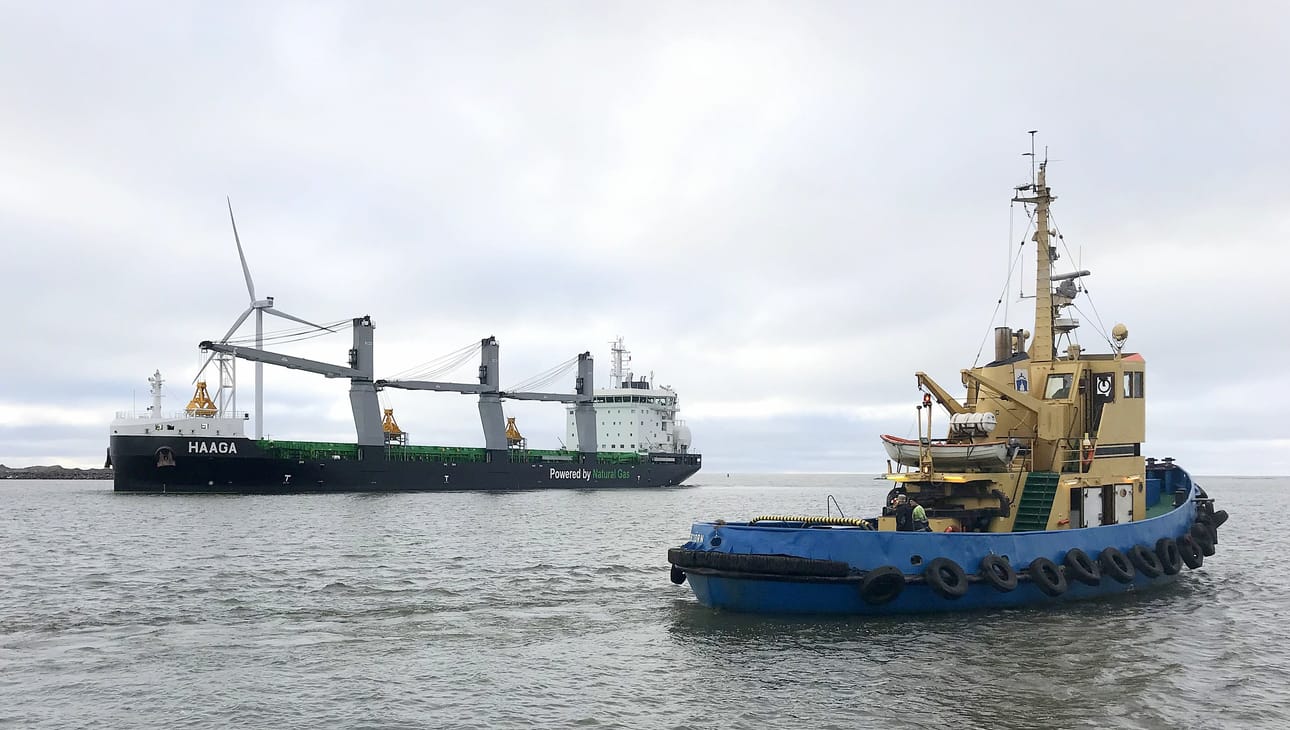 Raahen satama-alue on vienti- ja tuontiteollisuudelle logistisesti hyvä paikka. Se sijaitsee Kasitien läheisyydessä ja sähköistetyn radan päässä. Raahen satama on tavaraliikenteeltään Perämeren toiseksi suurin.