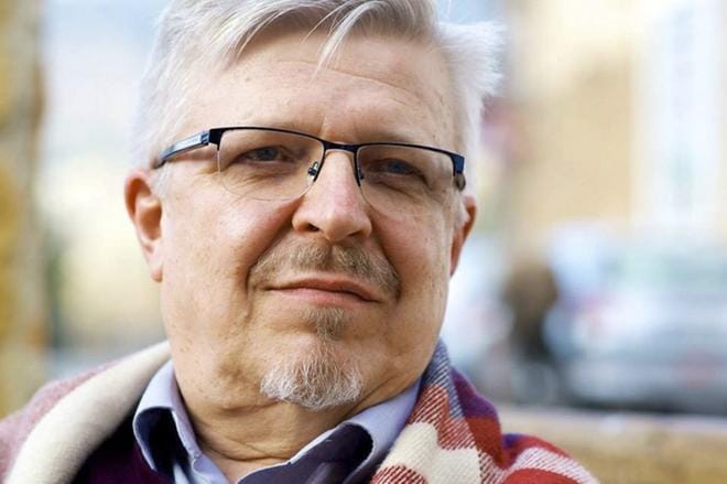 Kesäpappi Harri Kuhalampi saarnaa kesäehtoolliskirkossa 19.6. klo 13. Kuhalampi toimii kesän ajan papin tehtävissä Alajärvellä ja Lehtimäellä. Hän on toiminut muun muassa Eu:n erityisavustajana, lähetystyössä ja nyt Ely:n palveluksessa. Koulutukseltaan hän on teologian tohtori ja lapsuuden juuret löytyvät Lehtimäeltä.