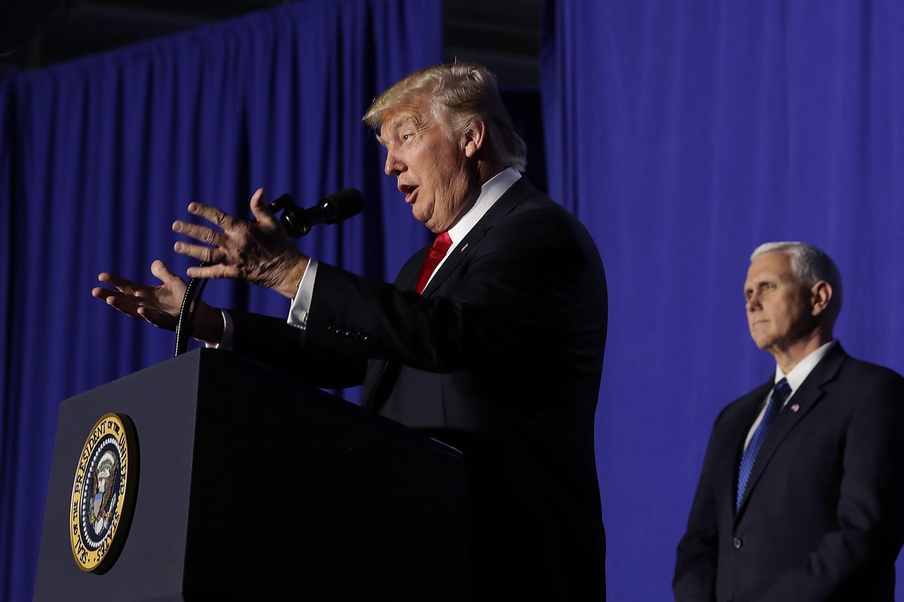Donald Trump allekirjoitti eilen asetuksen Meksikon rajalle rakennettavasta muurista.