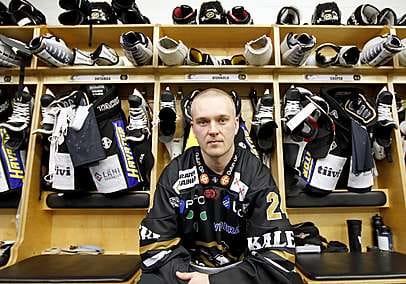 Jari Viuhkola kiekkoili Kärpissä kevääseen 2014 saakka.