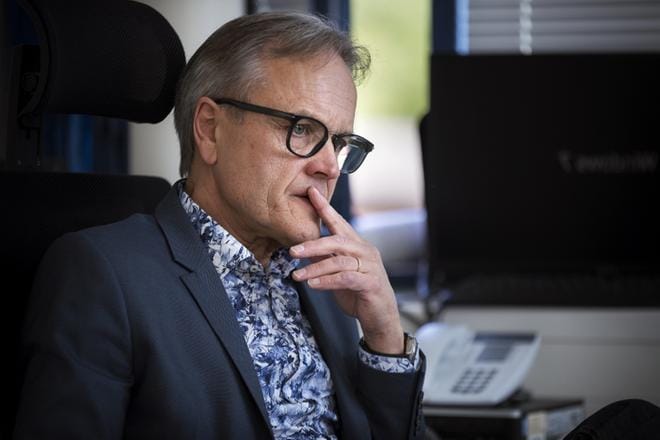 Sisäilmaongelmat ovat varjostaneet Jorma Kiviojan viimeistä vuotta rehtorina. – Prosessi on kestänyt syyskuusta asti. Kaikki mahdollinen on tutkittu. Mielestäni tutkimukset ovat kestäneet aivan liian kauan, sanoo Kivioja. KUVAT: JARNO PELLINEN