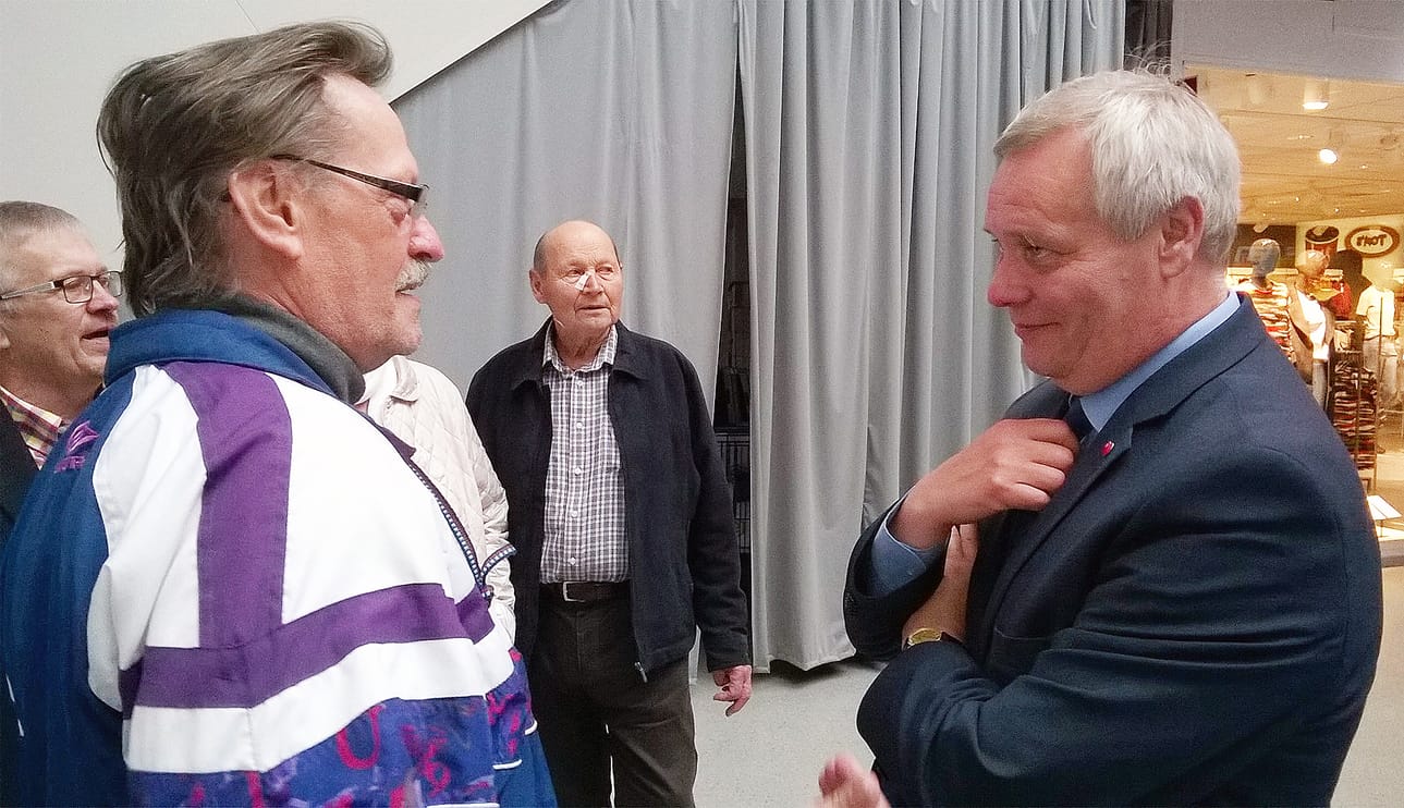 Antti Rinne panttaa edelleen tietoa jatkohaluistaan puolueensa puheenjohtajana. Hän lupaa ilmoittaa asian marraskuussa. – Haluan huomion olevan sotessa ja julkisessa taloudessa enkä siinä, mitä se Rinne taas änkyttää.