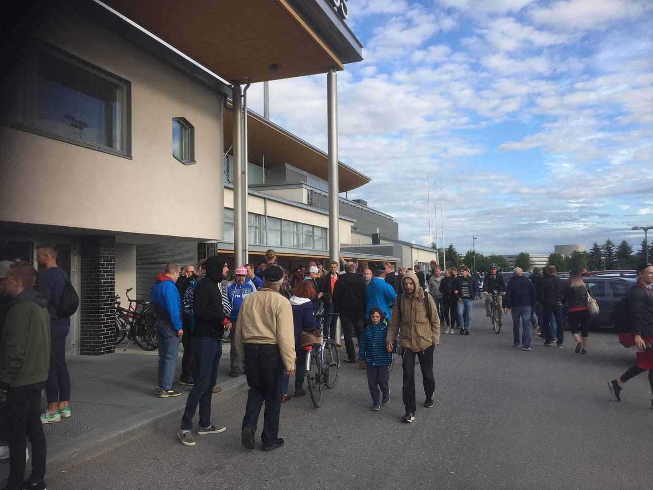 Myös Raatin uimahalli tyhjennettiin.