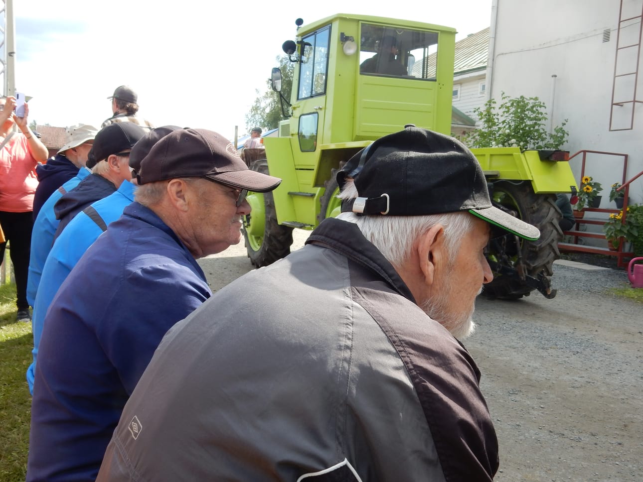 Mitä oulaistelaiset tekevät aivan tavallisena arkena tai juhla tai milloin vain? Nyt saa osallistua Valovoiman järjestämään kuvauskilpailuun koko vuoden ajan.