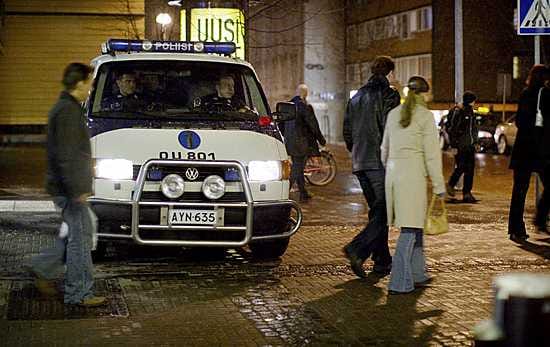 Poliisilla riitti tehtäviä uudenvuodenyönä.