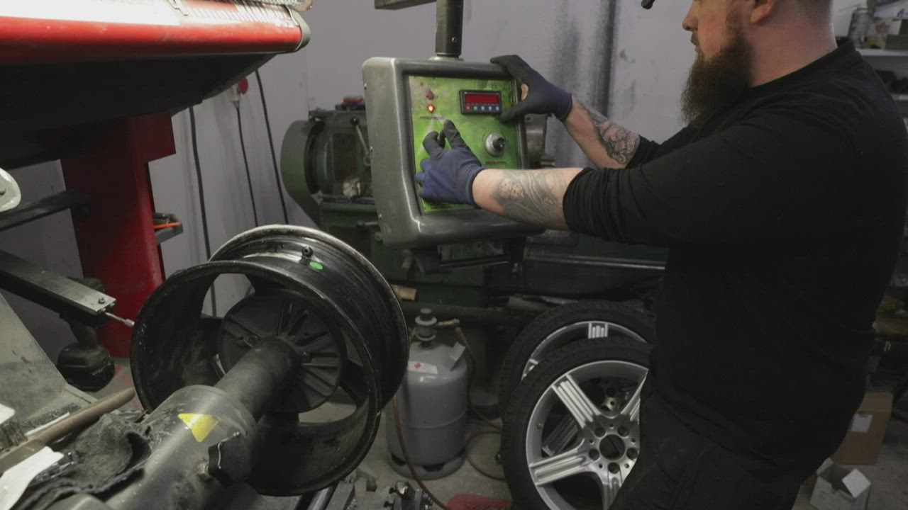 Limingassa oikaistaan mutkille vääntyneitä vanteita