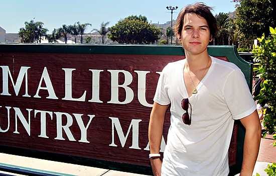 Julian Lähdesmäen vinkki ammattimuusikon urasta haaveilevalle on: Ei kannata kuunnella muita. Sinun on löydettävä oma tiesi.