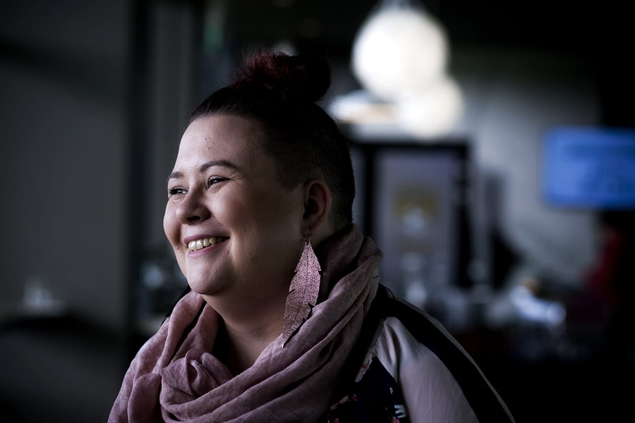 Veera Korhonen on huomannut, että osa ihmisistä pitää jotenkin röyhkeänä sitä, kun hän on tyytyväinen ulkonäköönsä. "Ihmetellään, että miksi sen pitää oikein esitellä niitä reisiään lyhyessä hameessa. Aina välillä joku ehdottaa laihdutuskuuriakin."