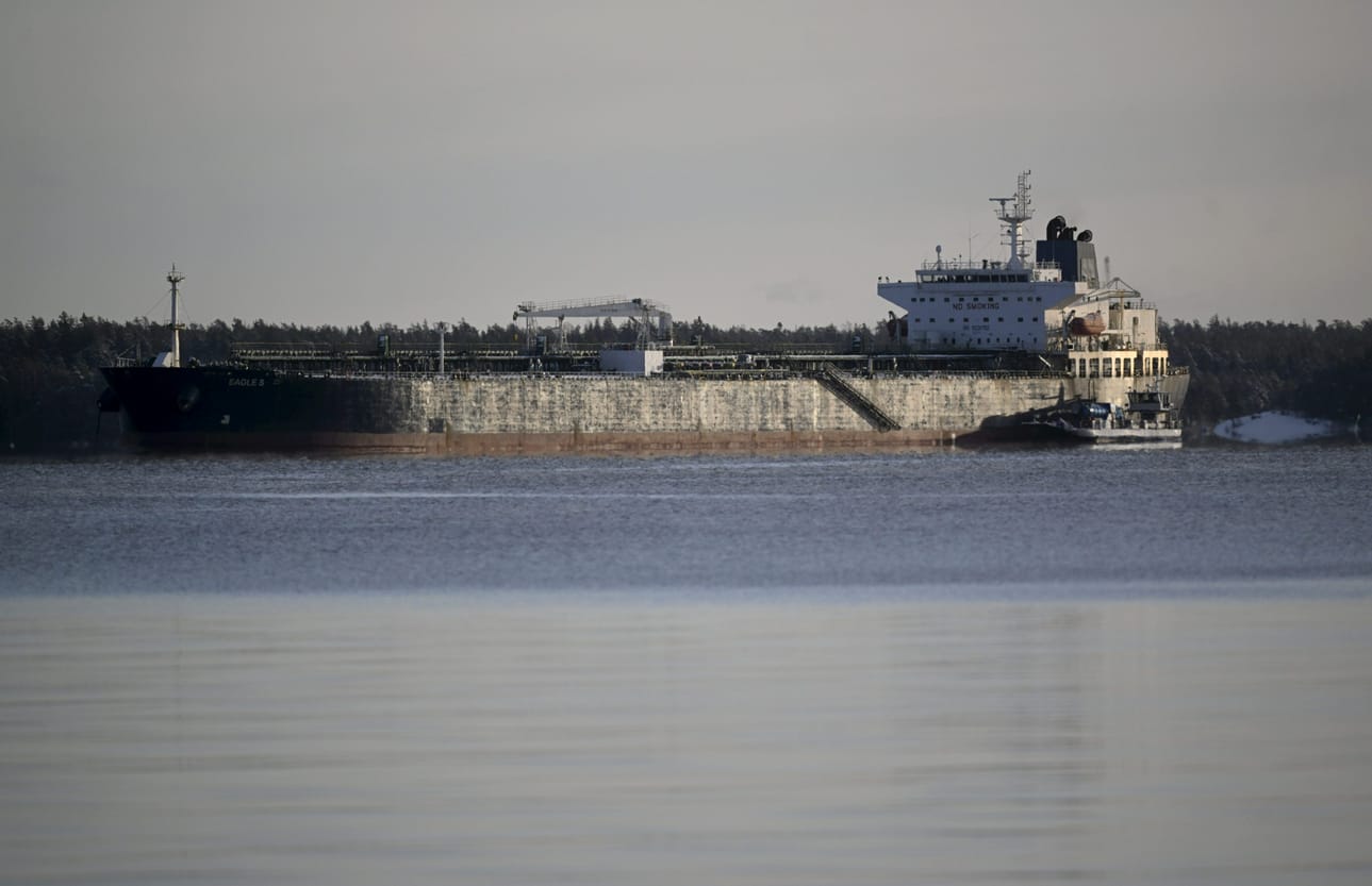 Traficom kertoi aamupäivällä, että sen torstaina aloittama satamavaltiotarkastus Eagle S -alukselle jatkuu vielä ainakin tänään maanantaina. LEHTIKUVA / Vesa Moilanen