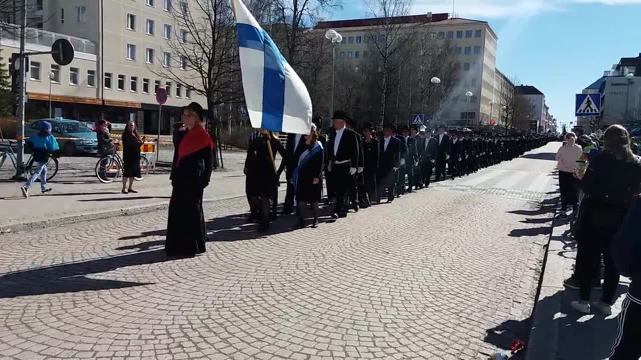 Tohtoripromootion suuri kulkue Oulussa lauantaina