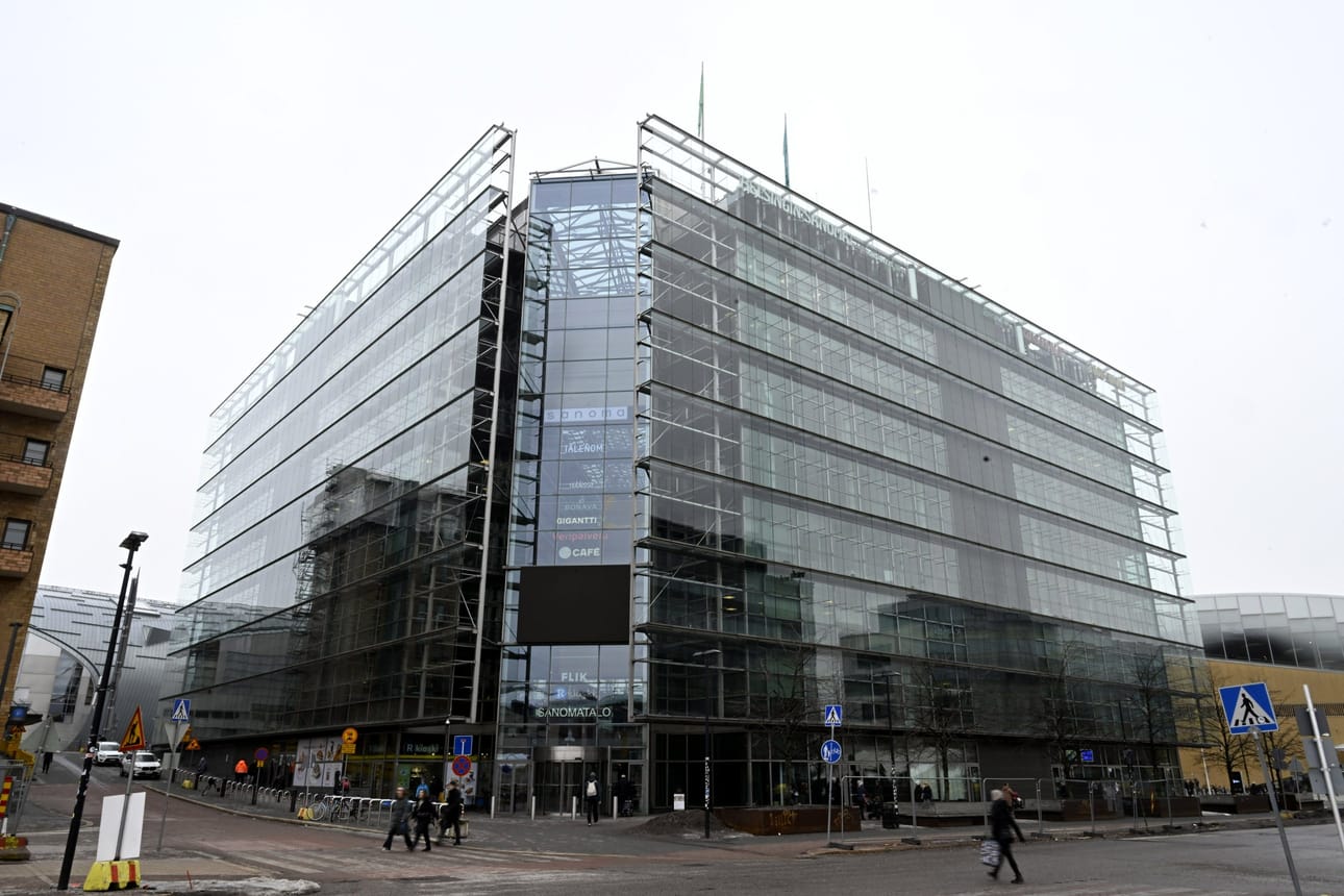 Oikeudenkäynnissä on kyse Helsingin Sanomien vuonna 2021 julkaisemasta jutusta. LEHTIKUVA / EMMI KORHONEN