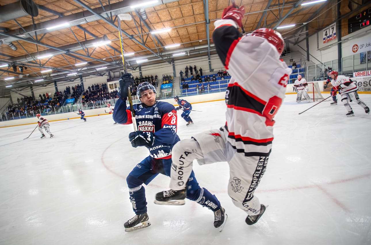 Raahe-Kiekko kohtasi lauantaina LaserHT:n. Aleksi Tokola pelasi jämäkästi pidellen oulunsalolaisia kurissa ja nuhteessa.