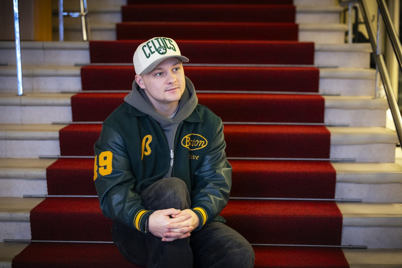 Yrittäjämäinen suhtautuminen asioihin tuntuu olevan Osku Pienimäellä selkäytimessä. Stand up -uraa ajatellen hän on jo miettinyt askelmerkit valmiiksi.