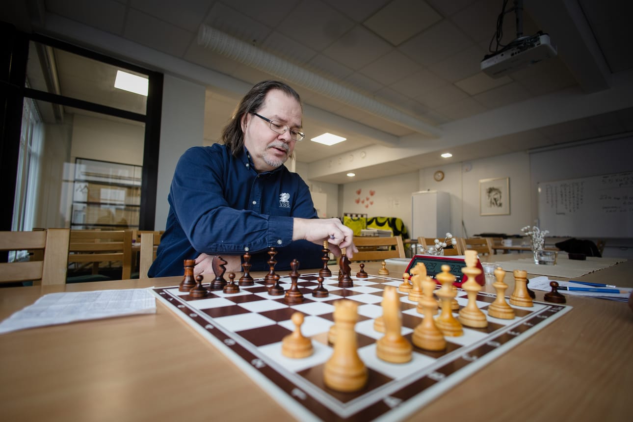 Jarmo Peltomäki on shakin SM-liigaan pitkän tauon jälkeen nousseen Vaasan Shakkiseuran puheenjohtaja. Seura pelasi pääsarjassa edellisen kerran kausilla 1990–1992.