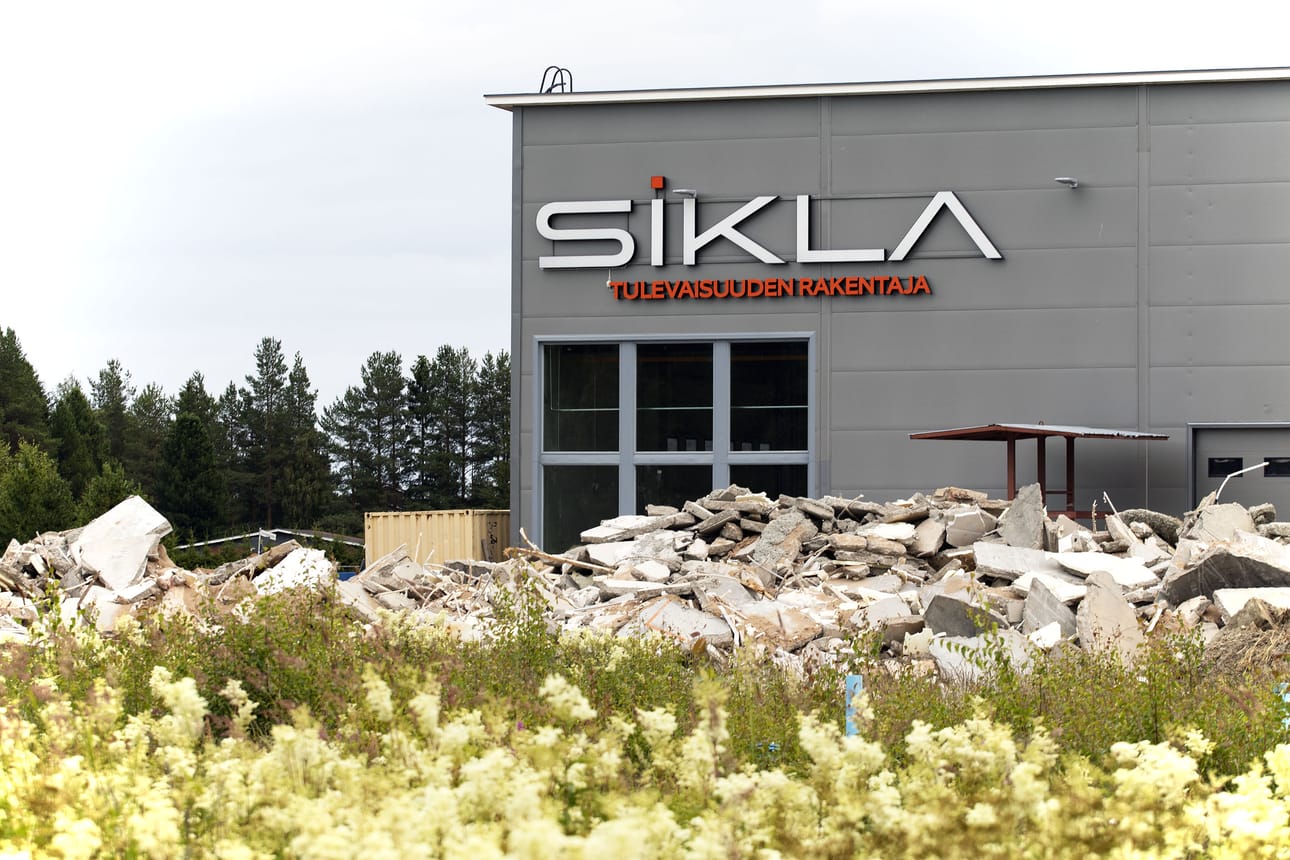 Rakennusjäteröykkiöt ovat kiinnittäneet Kasitiellä liikkuvien huomion.
