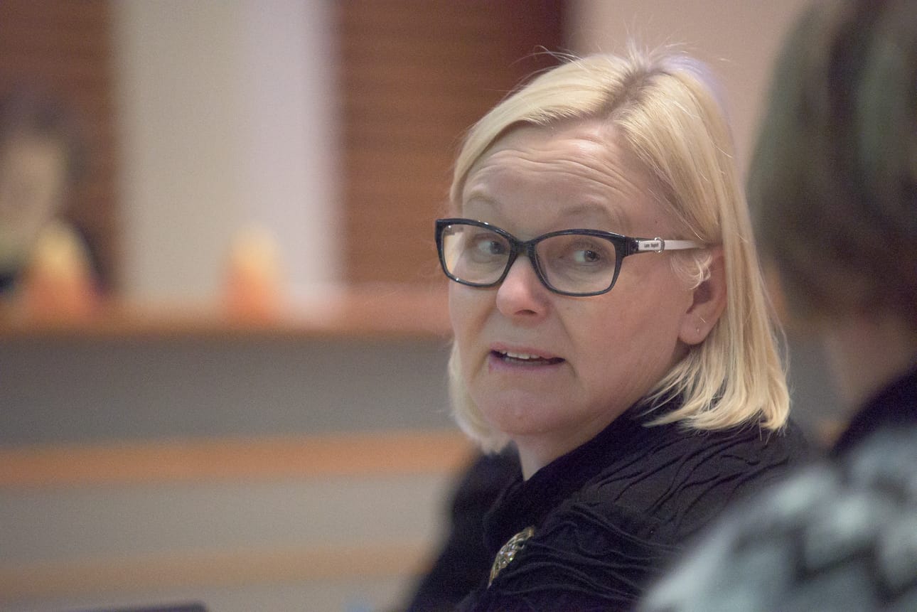 Ulla Parviainen suhailee työkseen Kuusamon Lopotin ja Helsingin Arkadianmäen väliä.
