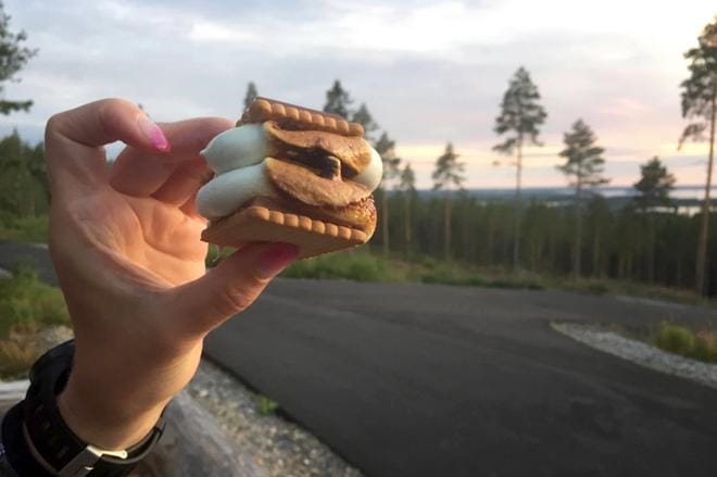 Huokaatko kesäonnesta, kun pääset eväsretkelle kotiseudun luontoon? Kerro vaikka se kuvallasi! Kuva: Johanna Kataja