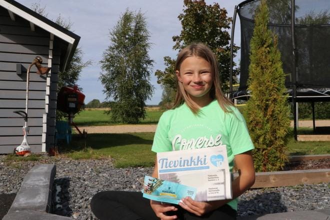 Mia Kuusela voitti tarinointitaidoillaan kaupungilta kaksi lippua PowerParkiin. Tällä palkintomatkallaan hän aikoo käydä kaverinsa kanssa huvipuistokauden päättäjäisviikonloppuna 7. syyskuuta. KUVA: OUTI RANTALA