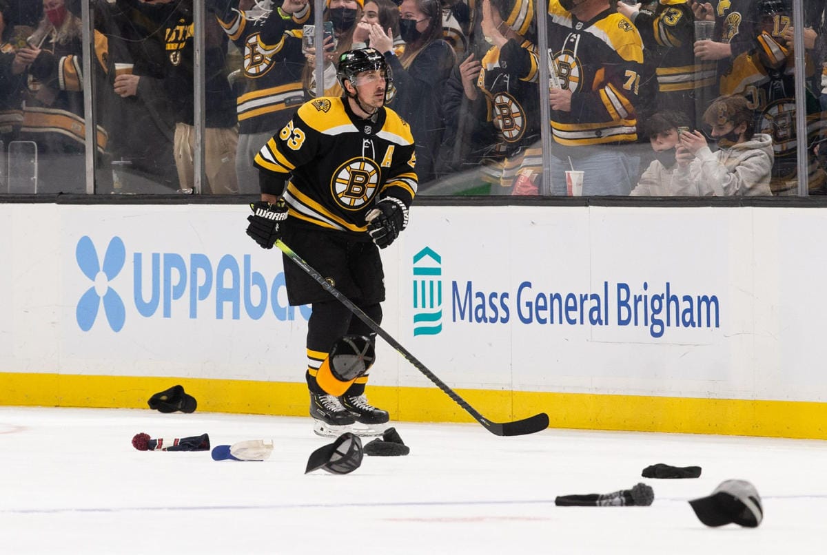 Bostonin kanadalaishyökkääjä Brad Marchand juhli hattutemppua. LEHTIKUVA / AFP