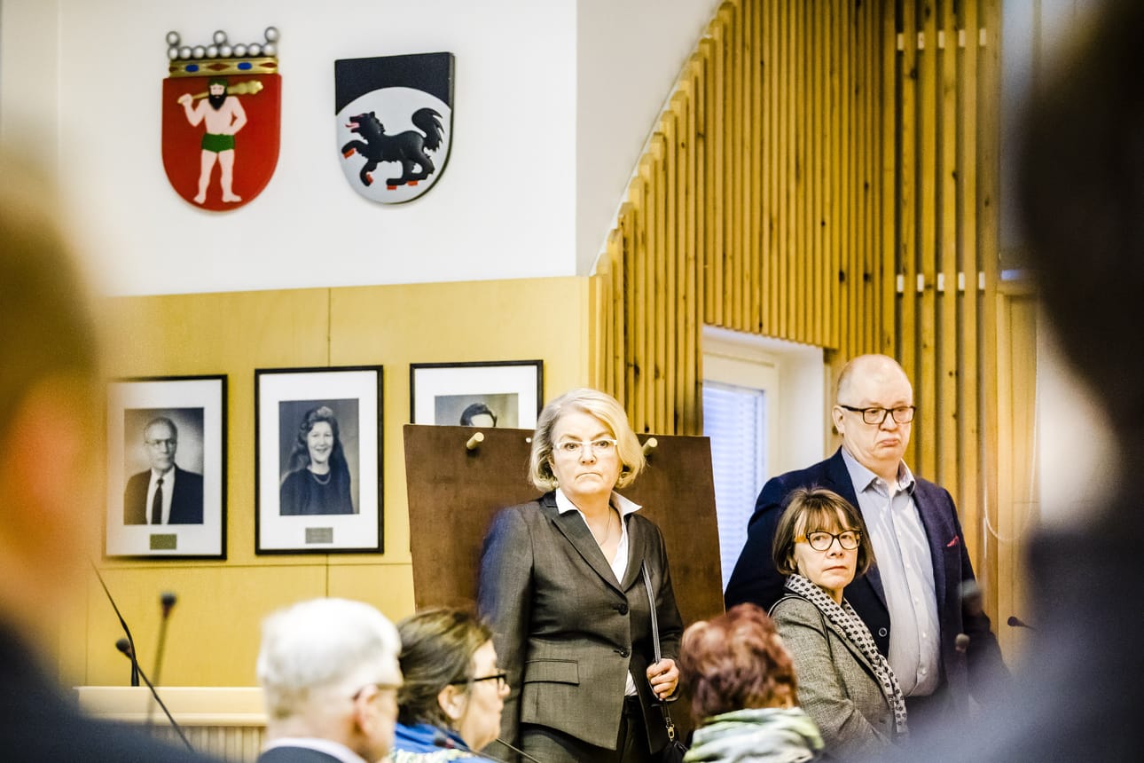 Lex Kittilään perustuva selvitysryhmä esitti jo helmikuussa syytteessä olevien luottamushenkilöiden pidättämistä luottamustehtävistään. Ryhmän puheenjohtajana toimi hallintotieteiden maisteri Antti Rantakokko ja jäseninä ylituomari, varatuomari Liisa Talvitie sekä hallintojohtaja, varatuomari Irma Nieminen.
