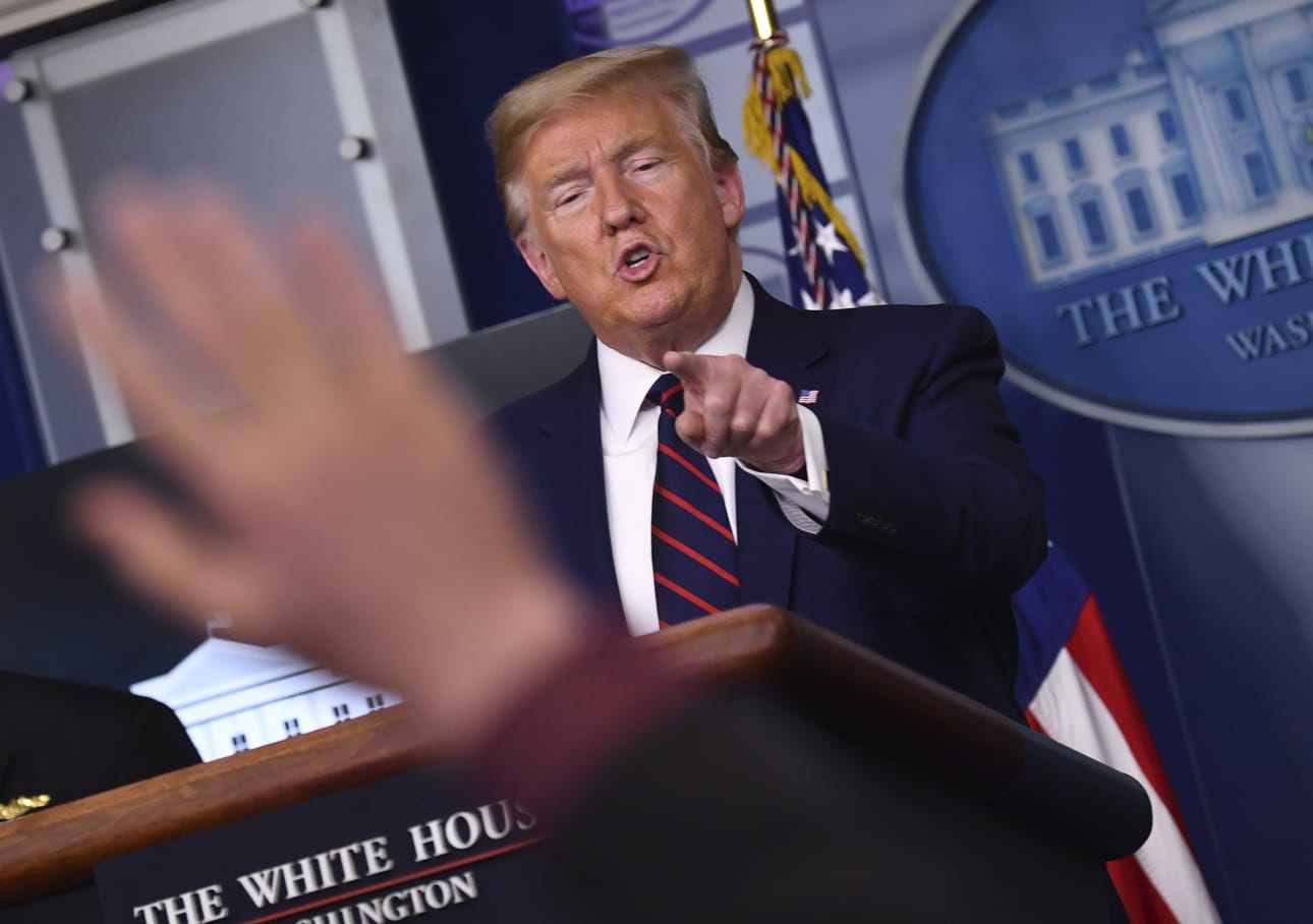 Koronaviruspandemia on nostanut Yhdysvaltojen presidentin Donald Trumpin kannatuslukuja.