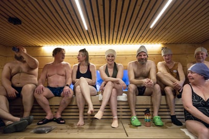 Katri Tenetz pitää huolta, että Tuiran uudesta saunasta saa Euroopan parhaat löylyt – Tällainen on saunatuottajan työmaa Oulussa