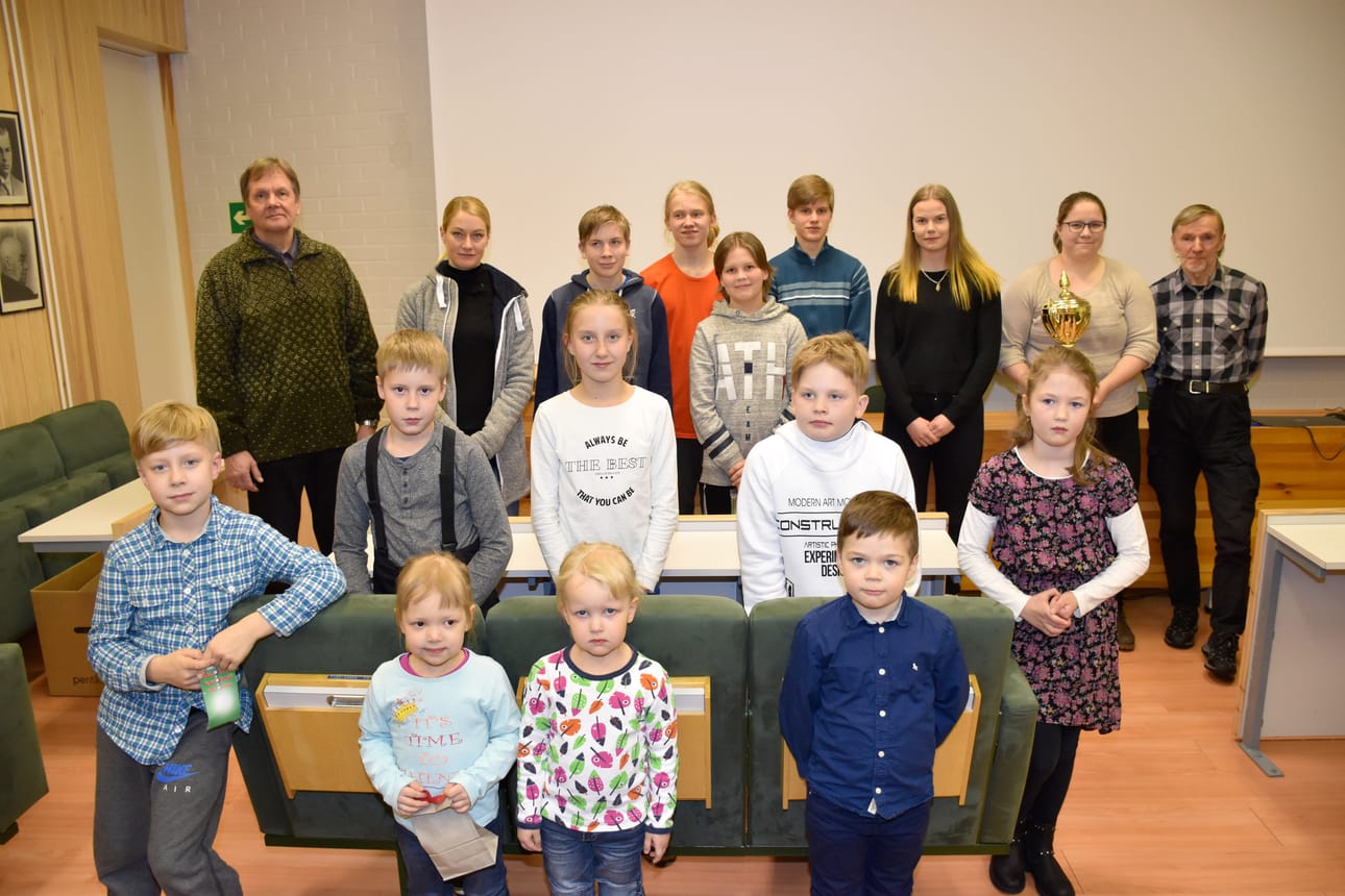 Parhaat urheilijat, harrastajat ja aktiiviset toimijat palkittiin valtuustosalissa joulun alla järjestetyssä urheilujuhlassa.