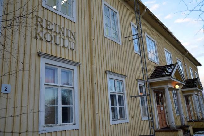 Kurikan kaupunki on yrittänyt myydä Reinin koulua jo pitkään. Jo vuoden 2015 talousarviosta kaupunginhallitus poisti kiinteistön muutostöihin varatun 50 000 euron suunnittelurahan. Saman kohtalon koki vuodelle 2016 kaavailtu 500 000 euron määräraha varsinaisia muutostöitä varten. KUVA: JURVAN SANOMIEN ARKISTO