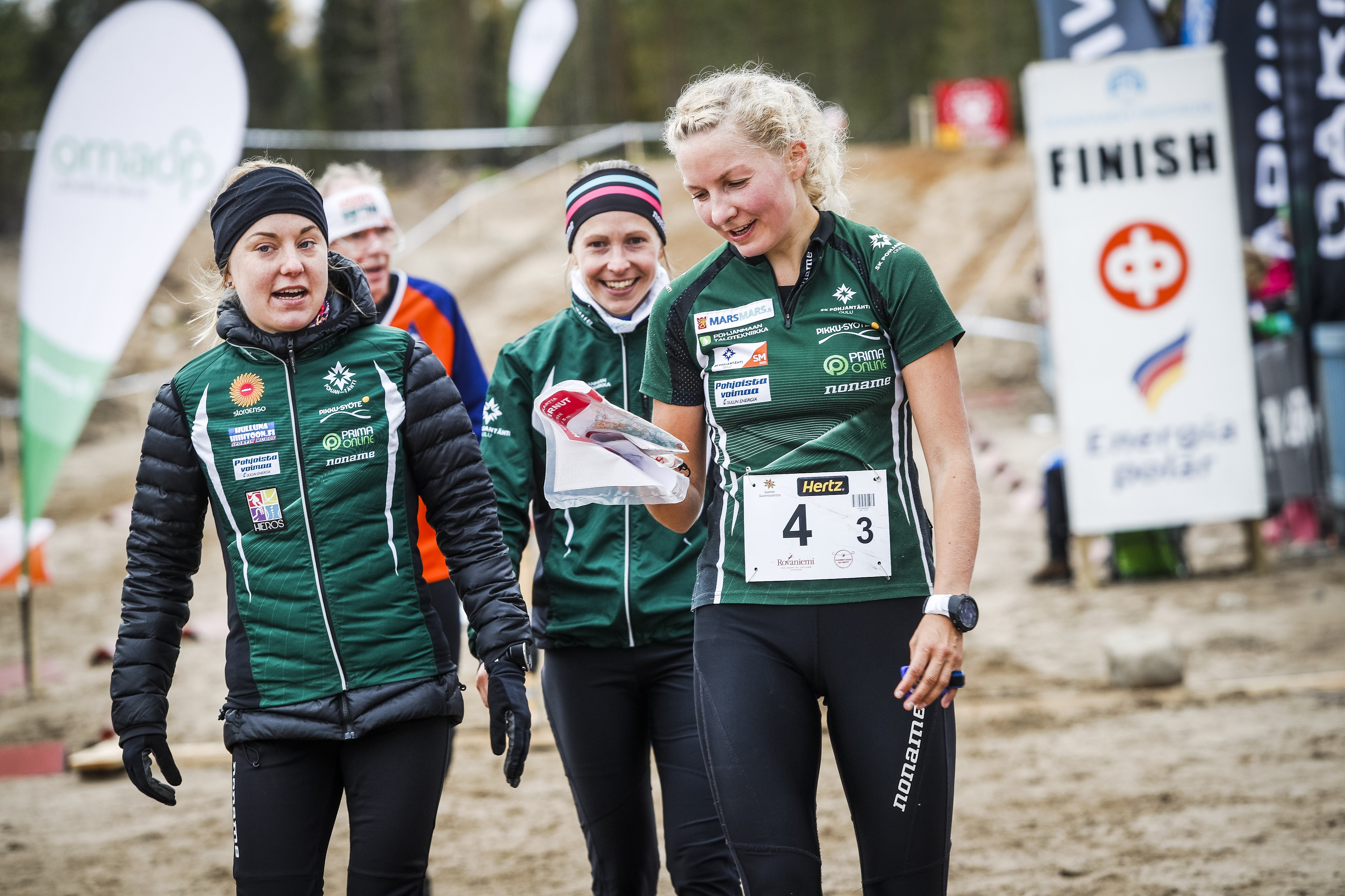 SK Pohjantähden naiskolmikko voitti syyskuussa Rovaniemellä suunnistuksen viestimestaruuden. Joukkueessa suunnistivat Sofia Haajanen, Heini
Wennman ja Marika Teini.