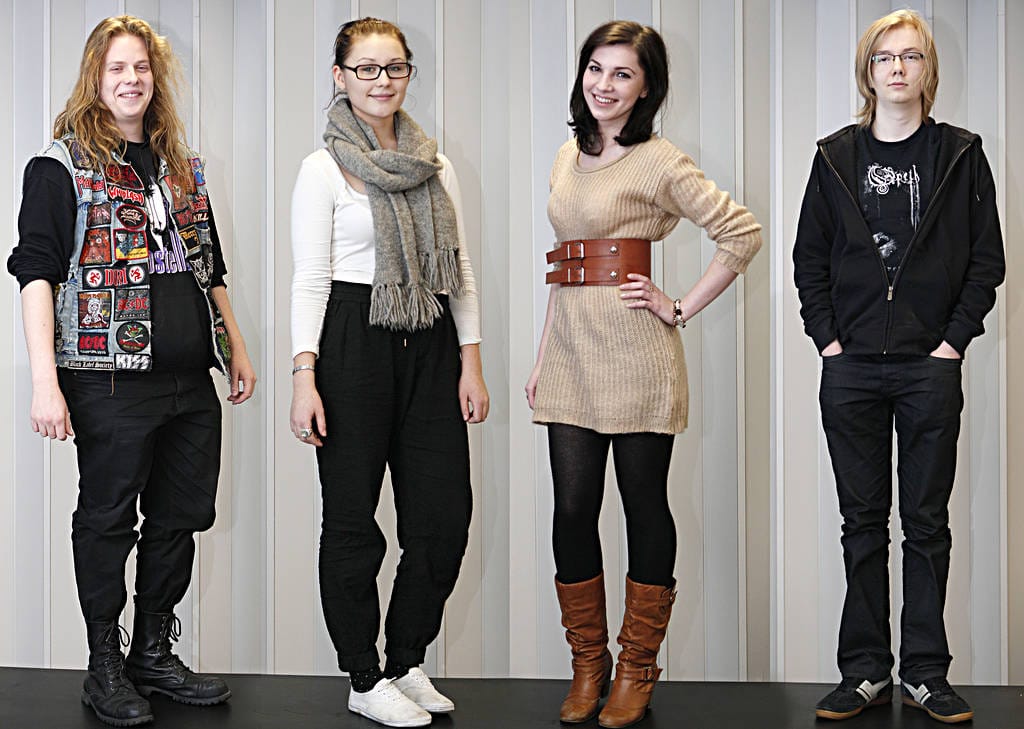 Karjasillan lukiolaiset Jimi Kuningas (vas.), Mia Rinne, Albena Hasani ja Heikki Lonnakko kertovat kaikki pukeutuvansa niin kuin itselle luontevalta tuntuu. Tytöt löytävät sopivia vaatteita Oulun keskustan liikkeistä, mutta pojat turvautuvat usein myös nettikaupan tarjontaan.