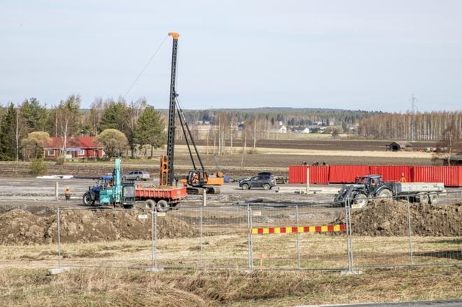 Uuden Tuiskulan koulun rakennustyömaa oli alkutekijöissään toukokuussa 2021. KUVA: MAIJA-LIISA LAITILA / KURIKAN KAUPUNKI