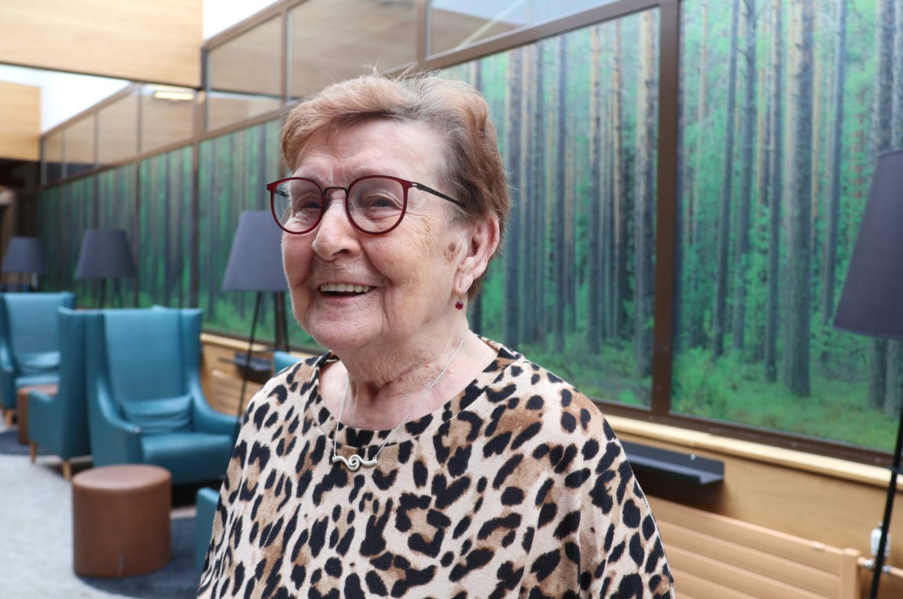 Sunnuntaina kurikkalainen äiti Salme Mäkelä, 91, saa Helsingissä pidettävässä valtakunnallisessa äitienpäiväjuhlassa Suomen Valkoisen Ruusun I luokan mitalin kultaristein. – Vanhin lapseni on jo 72-vuotias, Mäkelä tuumaa.