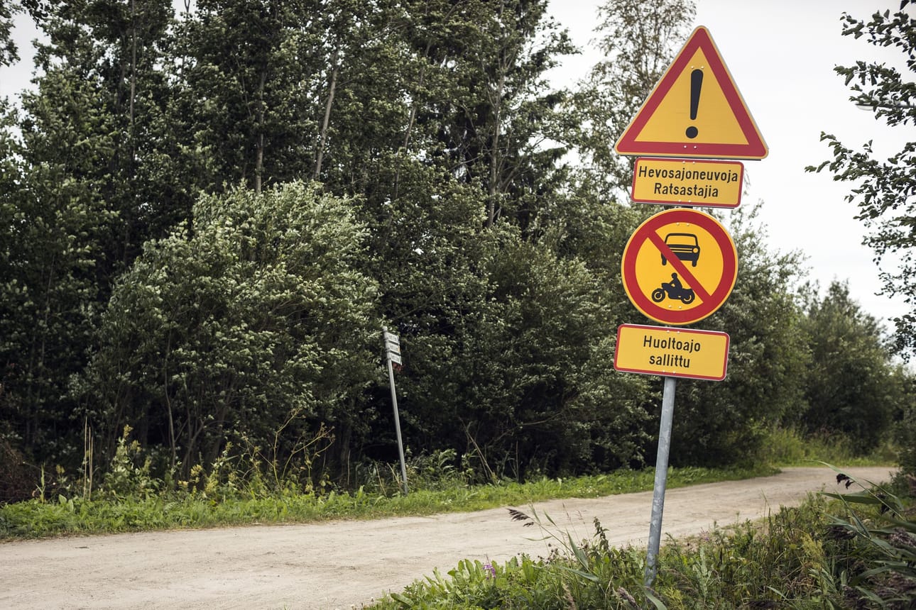 Liikennemerkkejä päivitettiin Äimärautiolla jo viime syksynä.