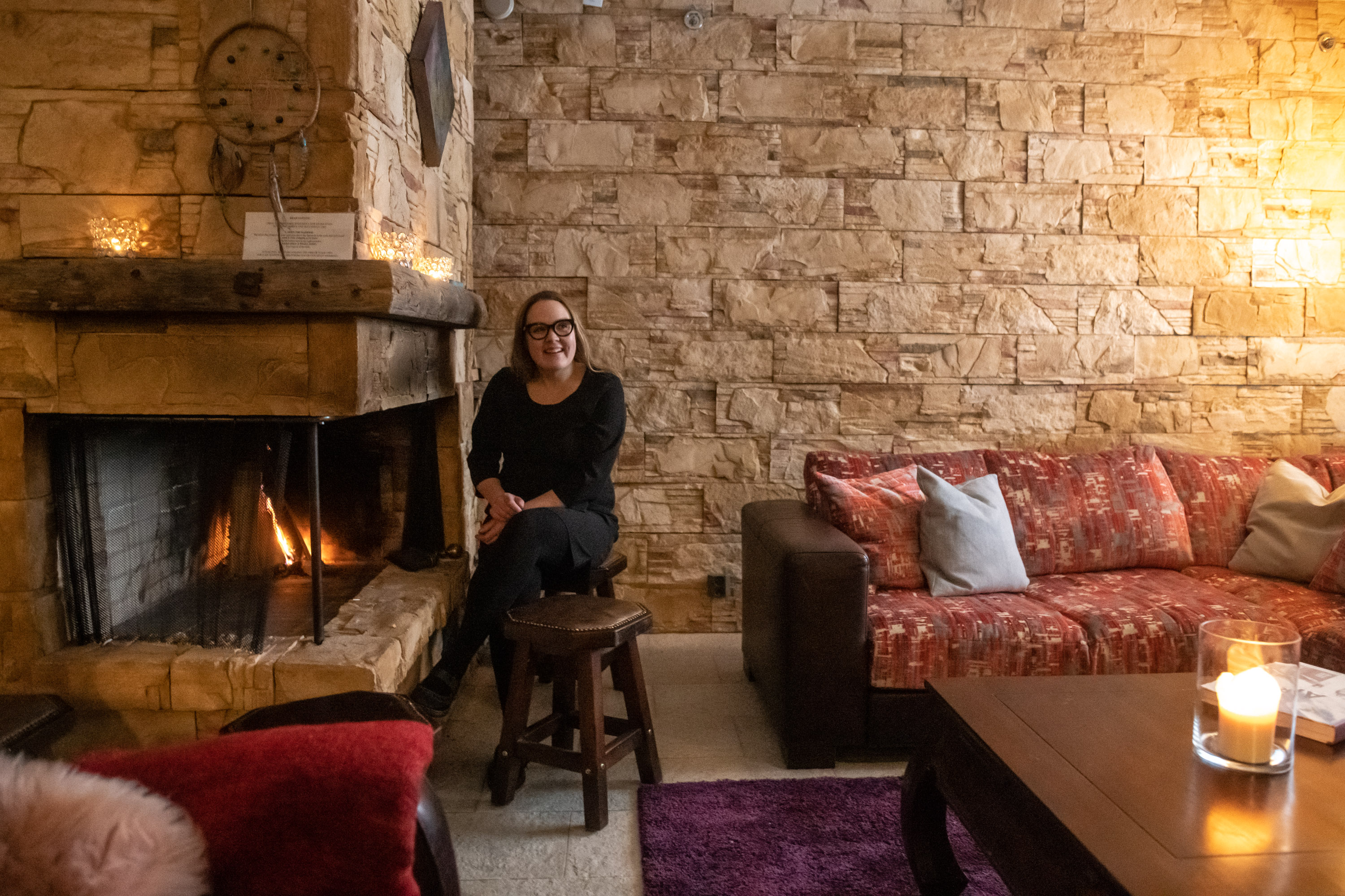 Uusi hotellinjohtaja Sanna Kuusiniemi kertoo viettäneensä hotellissa aikaansa jo vauvasta lähtien yrittäjävanhempiensa kanssa. – Tästä on tullut toinen koti minulle, Kuusiniemi kertoo.