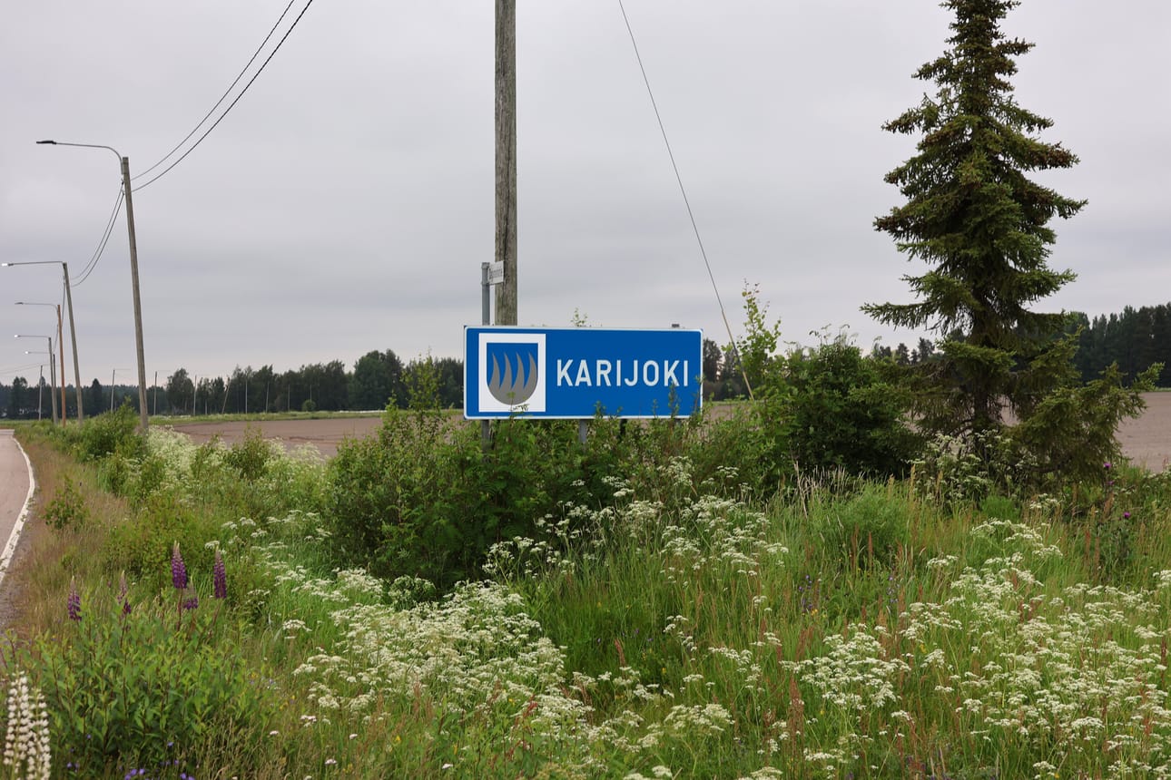 Karijoelle ja Isojoelle on haettu Indiana Jonesia tai Janea etsimään kuntien alueilla olevia autioituneita taloja.