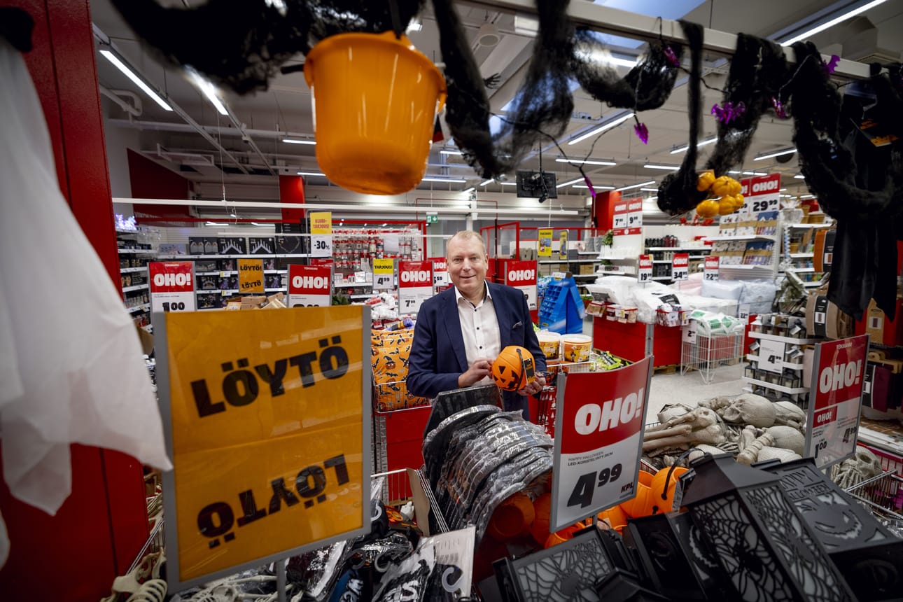 Tokmanni-konsernin uusi toimitusjohtaja Sampo Päällysaho vieraili Etelä-Pohjanmaalla muun muassa Seinäjoen keskustan myymälässä. Hänen mukaansa halloween on Ruotsissa isompi juttu kuin Suomessa. – Se on tullut meillä Suomessakin tärkeäksi ja nopeasti kasvavaksi sesongiksi.