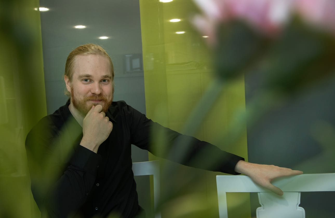 Mielenterveyden keskusliiton lakimies Oskari Korhonen perää avoimempaa keskustelua vakuutusyhtiöiden ratkaisupäätösten perusteluista.