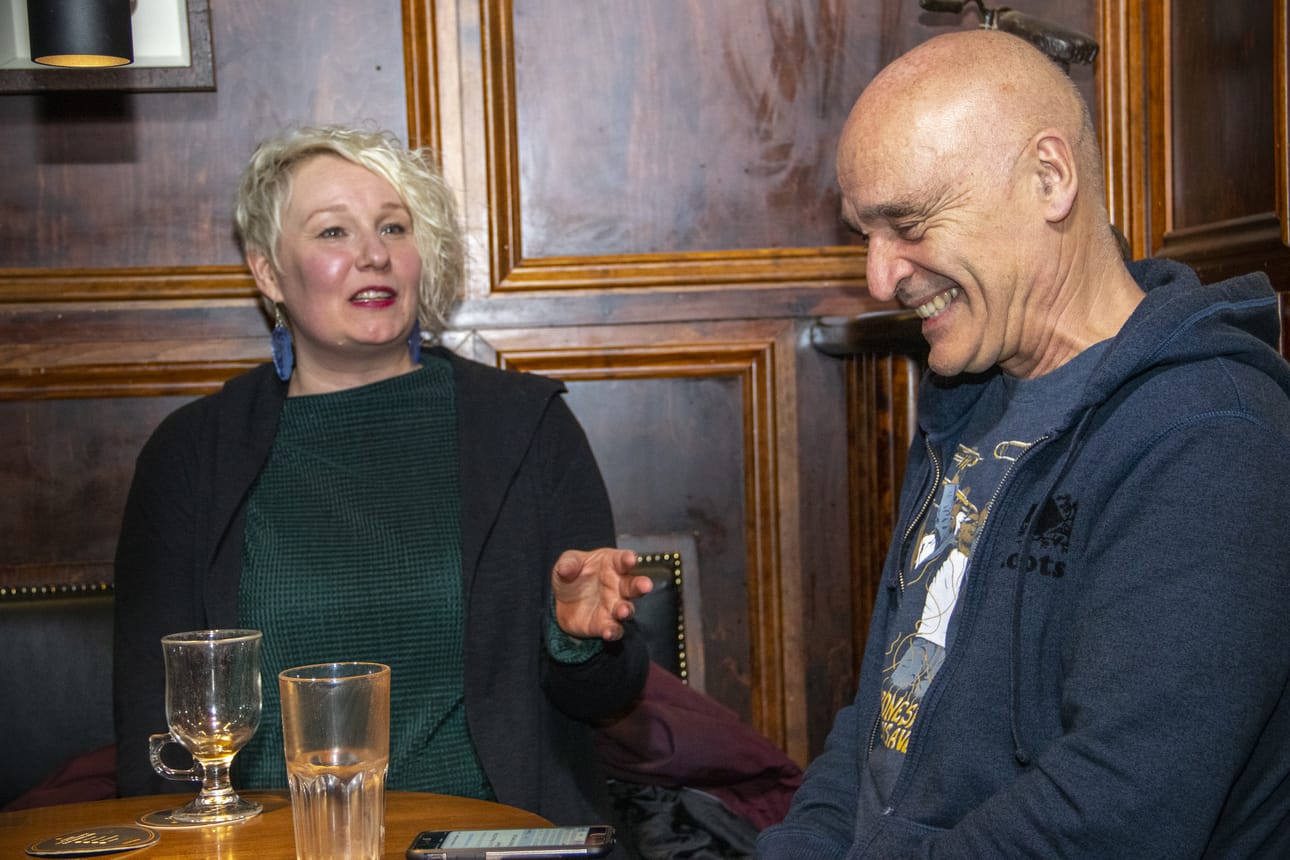 Gea eli Laura Avonius halusi kolmannelle albumilleen kansainvälisesti meritoituneen tuottajan. Eikä Chris Birkettiä tarvinnut juuri houkutella.