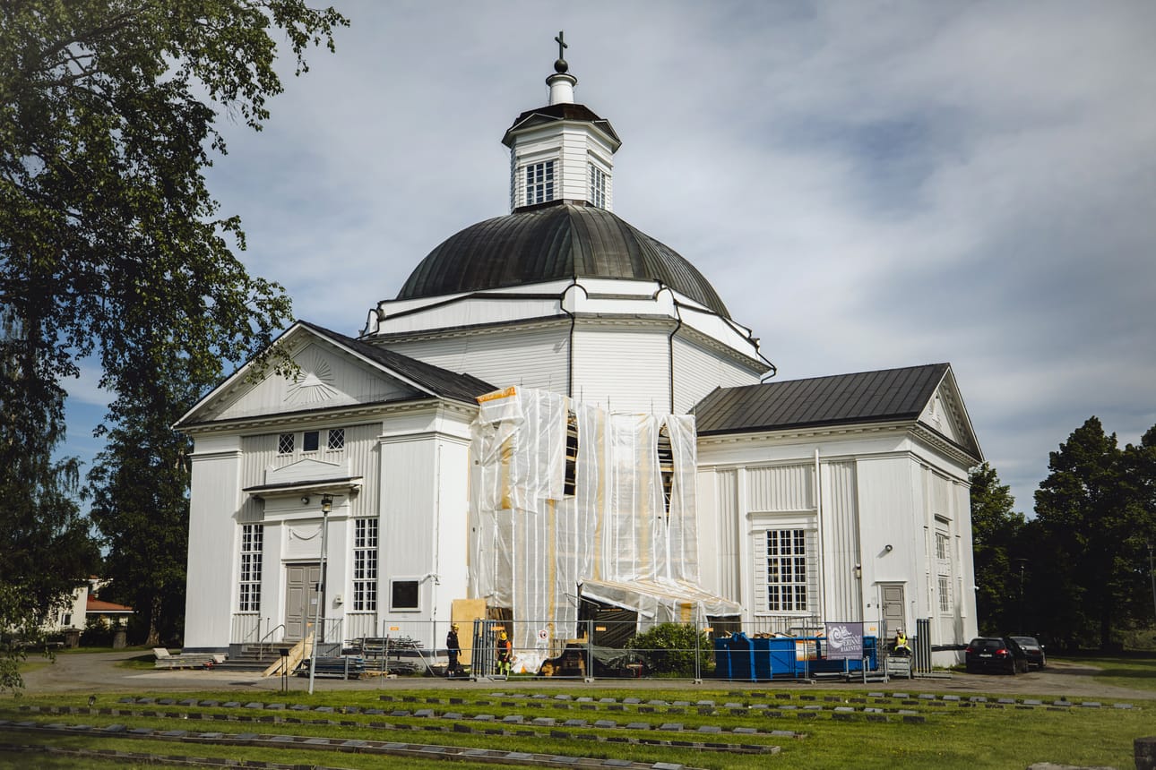 Lapuan kirkkoa on korjattu noin puolen vuoden ajan.