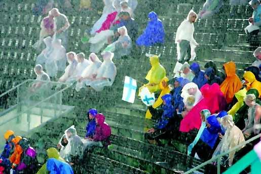 Kaatosade keskeytti MM-kisat.